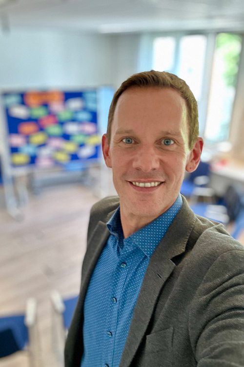 THOMAS BIRGFELLNER, MODERATION, PUBLIC SPEAKING COACH, TRAINING  &  BERATUNG